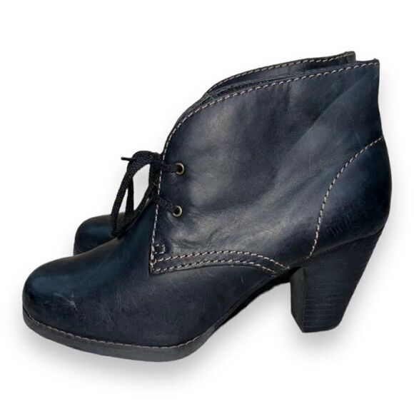 Clarks Bergen Black Leather Booties 62685 Women's 7.5 - Picture 1 of 10